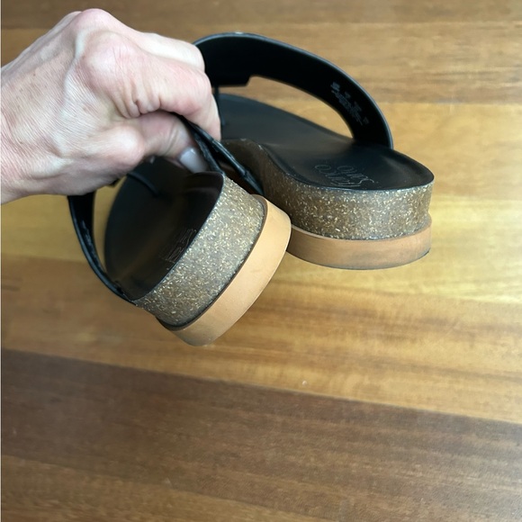 Leather thong sandal - Picture 6 of 11